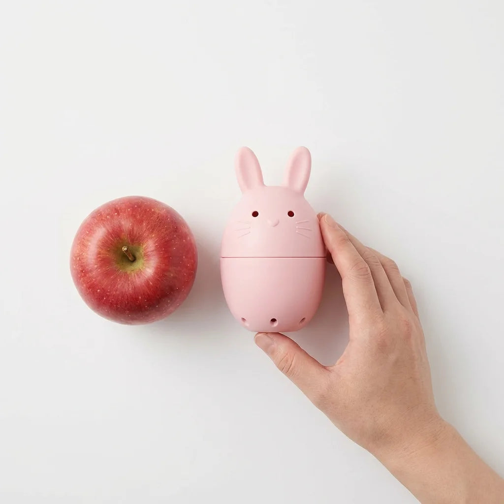 Tumbler dispenser size reference with hand